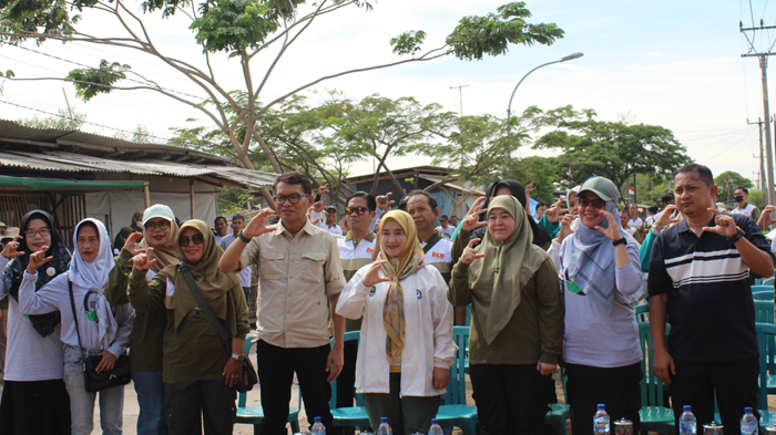 DLH Kota Cirebon Bersama Kelurahan Kebon Baru Gelar Aksi Bersih dan Penanaman Pohon di Area Pesisir