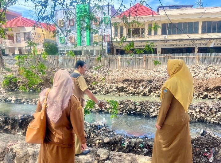 DLH Kota Cirebon Lakukan Survei Lokasi Penyebaran Eco Enzyme di Sungai Sukalila dan Koordinasi Perapihan TPS ke BBWS